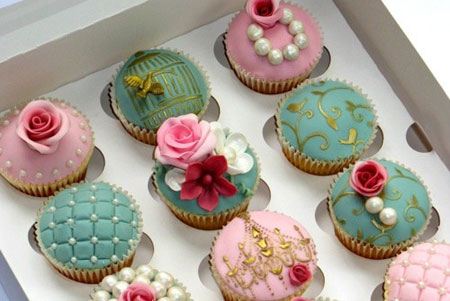 Cupcakes... too gorgeous to eat!