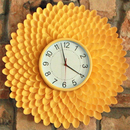 Repurpose plastic spoons wall clock