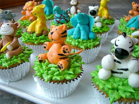 Cupcakes with jungle animals 