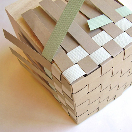 How to weave a paper basket 