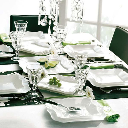 Decorate the Christmas dining table decor for christmas table green white