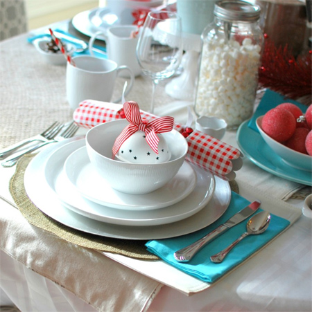 Decorate the Christmas dining table decor for christmas table modern elegance teal white turquoise red