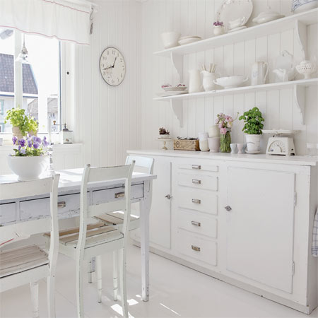 Decorate a home in delicate whites