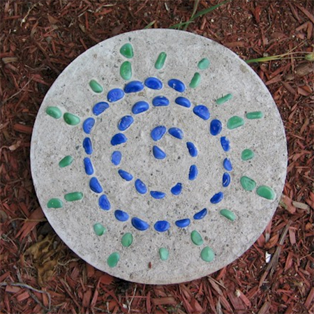 stepping stone mosaic pebble concrete diy