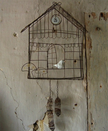 Crafty ideas to use wire for home decor projects wire cuckoo clock