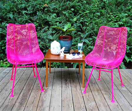 rustoleum makeover for rusty metal garden chairs