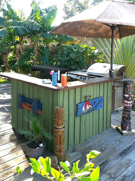 DIY outdoor bar ideas wood tikki bar