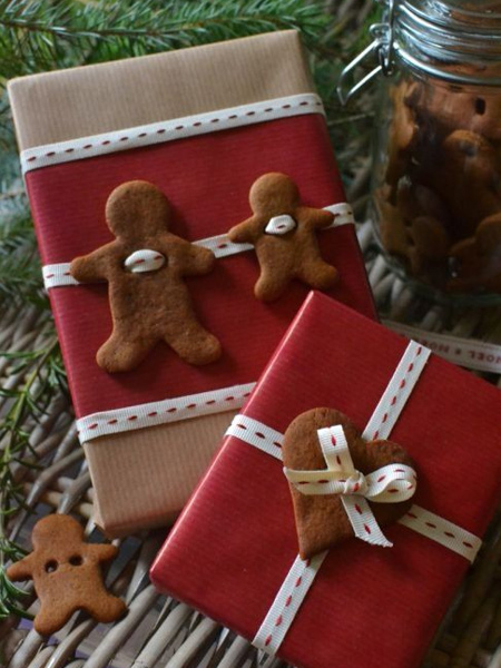 edible gingerbread swag festive decor with ribbons