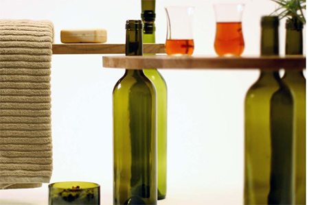 The natural fit of the bottle necks reflects simplicity, harmony and functionality