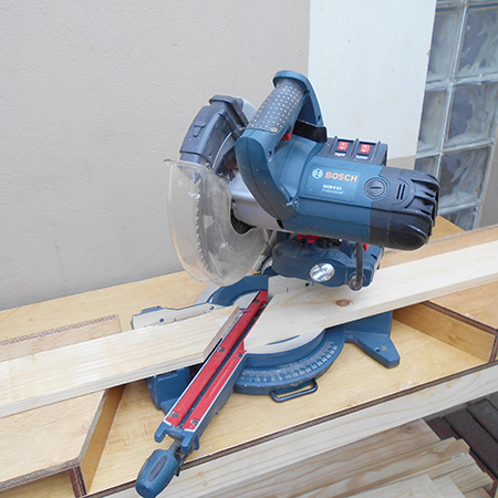 DIY make mobile workbench for compound mitre saw