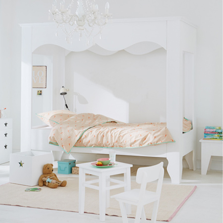 decorating ideas dreamy bedroom for little girl 4 post bed