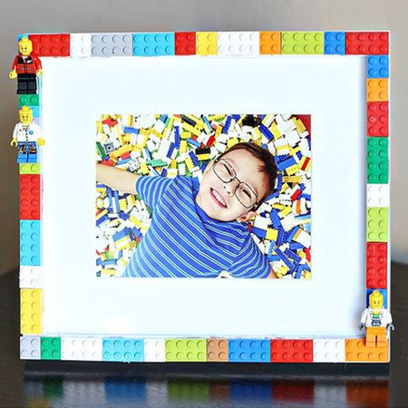 Dress up a child's bedroom with a colourful lego picture frame. Glue the blocks onto an old frame.