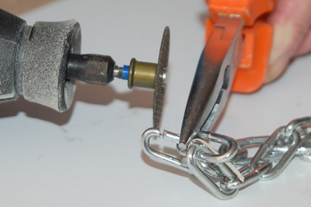 With its high speed, you can cut through steel chain links with a cutting disk and Dremel MultiTool. 