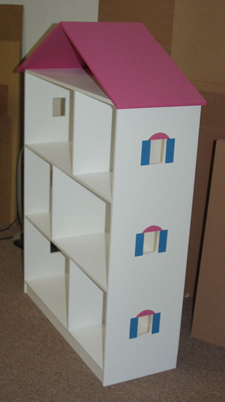 The main cabinet was painted in white and the roof in a pink colour. The window frames are painted in a matching pink, with the sides in Rust-Oleum 2X spray paint in satin Wildflower Blue. Once sprayed, the window frames were attached with Pattex No More Nails adhesive.