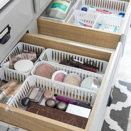 makeup drawer - organise this using small baskets.