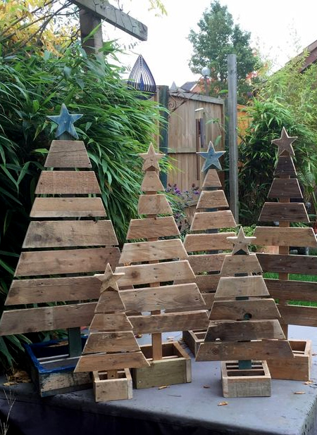 Reclaimed wood pallets provide an inexpensive DIY option for festive decor. Make wood pallet Christmas trees or Christmas card displays.
