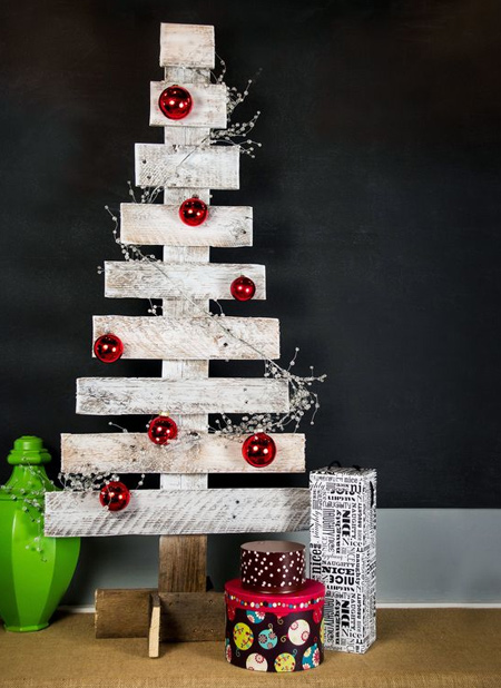 wooden pallet christmas trees to DIY or make using reclaimed wood