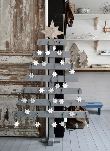 painted reclaimed wooden pallet christmas trees for festive decor