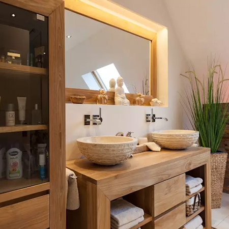 Whether it's for towels and bathroom necessities, or for storage for a family of four - every bathroom needs storage cupboards, cabinets or a shelf or two.