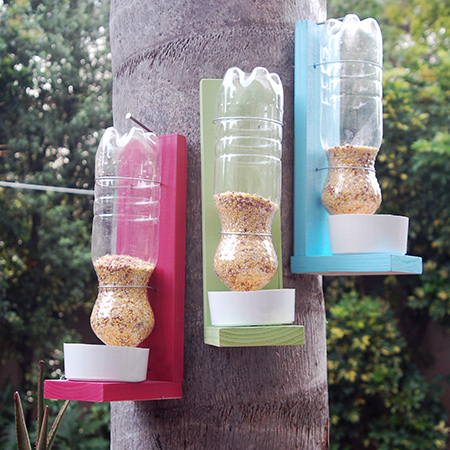 Use scraps of wood, Rust-Oleum 2X spray paint and recycled plastic bottles to make these colourful bird feeders.