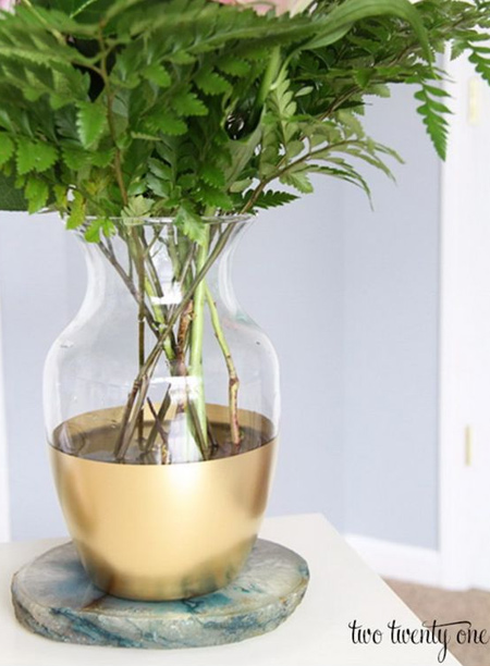 mothers day gift idea - rust-oleum spray painted glass vase