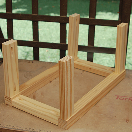 5. With the front and back frames assembled, you can add the side cross pieces in the same way. 