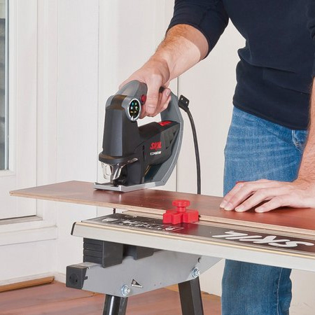 The Skil 4600 AA CombiSaw is a lightweight, compact, saw that handles a variety of sawing jobs in and around the home. Combining two popular DIY tools in one: a reciprocating saw and a jigsaw. Just click and slide the handle, and you can smoothly switch between reciprocating saw and jigsaw. 