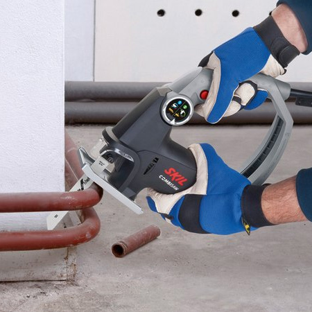 The powerful 400W motor and 18mm stroke length makes the CombiSaw is ideal for fast sawing, and with an 80mm sawing capacity in wood, the CombiSaw can tackle most common DIY sawing jobs.