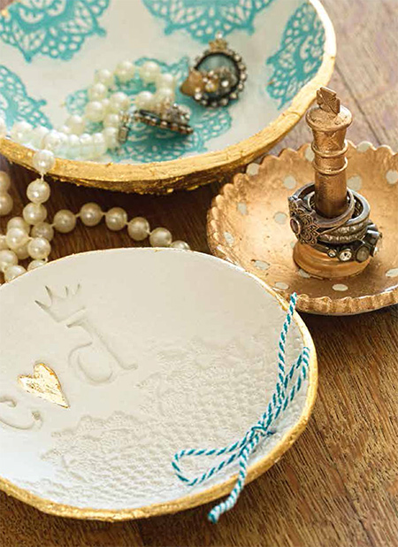 Use air-dry clay to make a selection of handcrafted bowls that are wonderful for gifts for any occasion - or for Valentine's Day. 