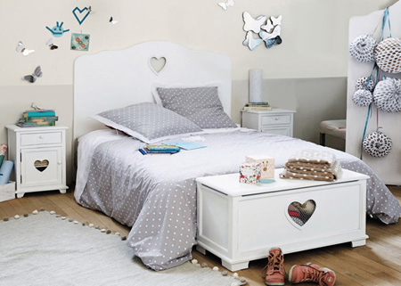 heart bed with free bedside table while on special