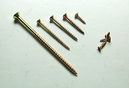 A selection of smooth-shank and full-thread screws