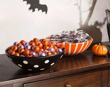 HOME-DZINE | Rust-Oleum Crafts - Make your own Halloween-themed candy bowls with Rust-Oleum 2X spray paint.