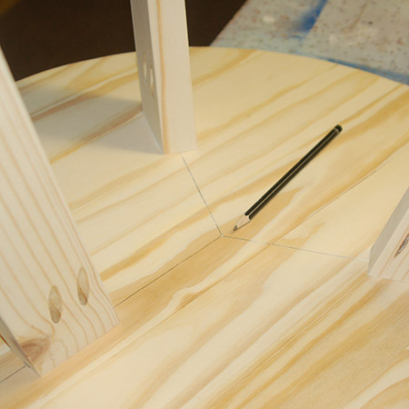 6. Using the guides drawn with the protector, place the legs. The legs will be mounted 110mm from the edge of the top.