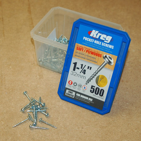 GOOD TO KNOW: We recommend that you use Kreg 32mm pocket-hole screws with a coarse-thread for soft wood.