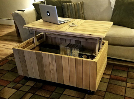 Using reclaimed pallet wood to make this coffee table with lift-top is a great way to save money. Not only are pallets cheap, they're also a great way to give new life to wood.