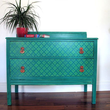 HOME-DZINE | Upcycle old furniture - Use two of the same colours (light and dark)