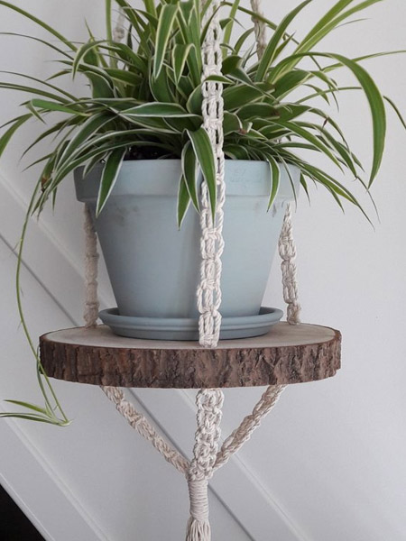 HOME-DZINE | Craft Projects - Who would have thought that macramé would be just as trendy today as it was 30 years ago. Easy and affordable, here are a few ideas for getting crafty with macramé.