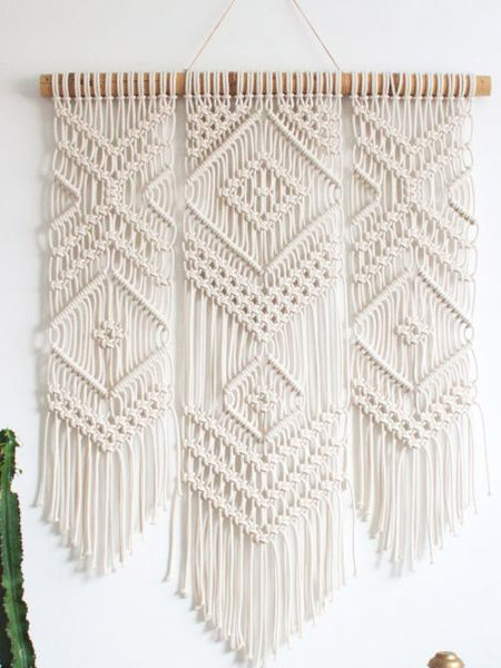 HOME-DZINE | Craft Projects - Macramé wall hangings are a way to display your craft for all to see. Making a simple wall hanging is also a great way to practice the various knots and techniques, and take your macramé to the next level. Start off with a basic design and then learn how to incorporate different knotting techniques.