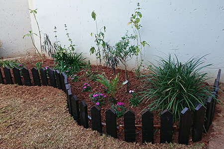 easy DIY garden fence