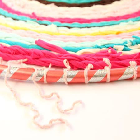 tie a knot in the t-shirt yarn