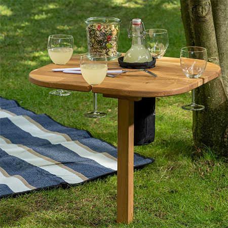 Make this DIY Drinks Table for the garden 