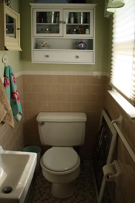 Quick and Easy Cosmetic Bathroom Makeover