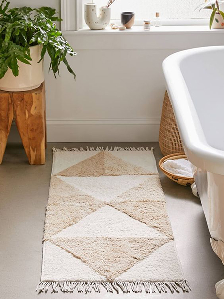ideas for rugs in bathroom