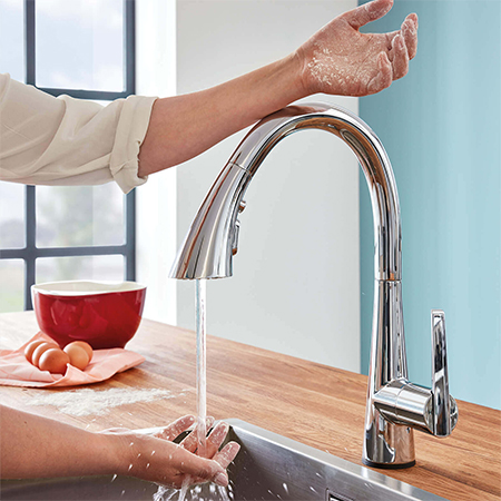 Pros and Cons of a Touchless Faucet for Your Kitchen