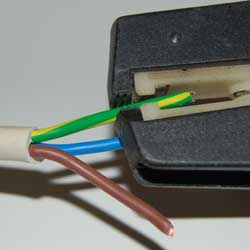 How to strip cable and wire a plug 