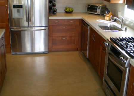 Self-levelling cement screed floor