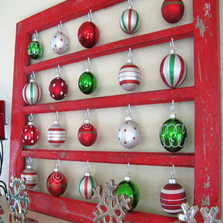 HOME DZINE Craft Ideas | Window frame festive display