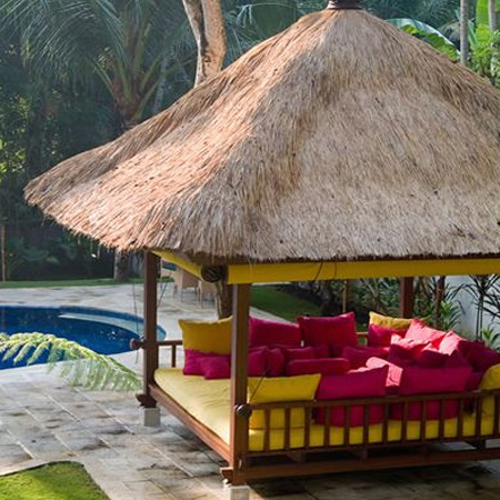 Add a thatch lapa to your outdoors - Backyard ideas for small yards,  Townhouse garden, Lodge design