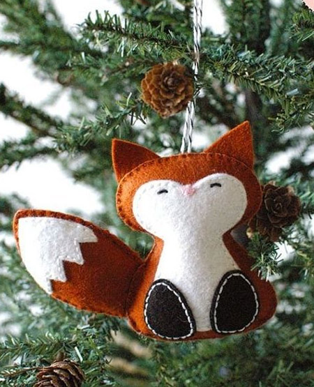 Stuffed felt ornaments are lovely displayed on a Christmas tree. Start a tradition by getting the whole family together - hubby excluded of course - to make felt decorations for your tree. 